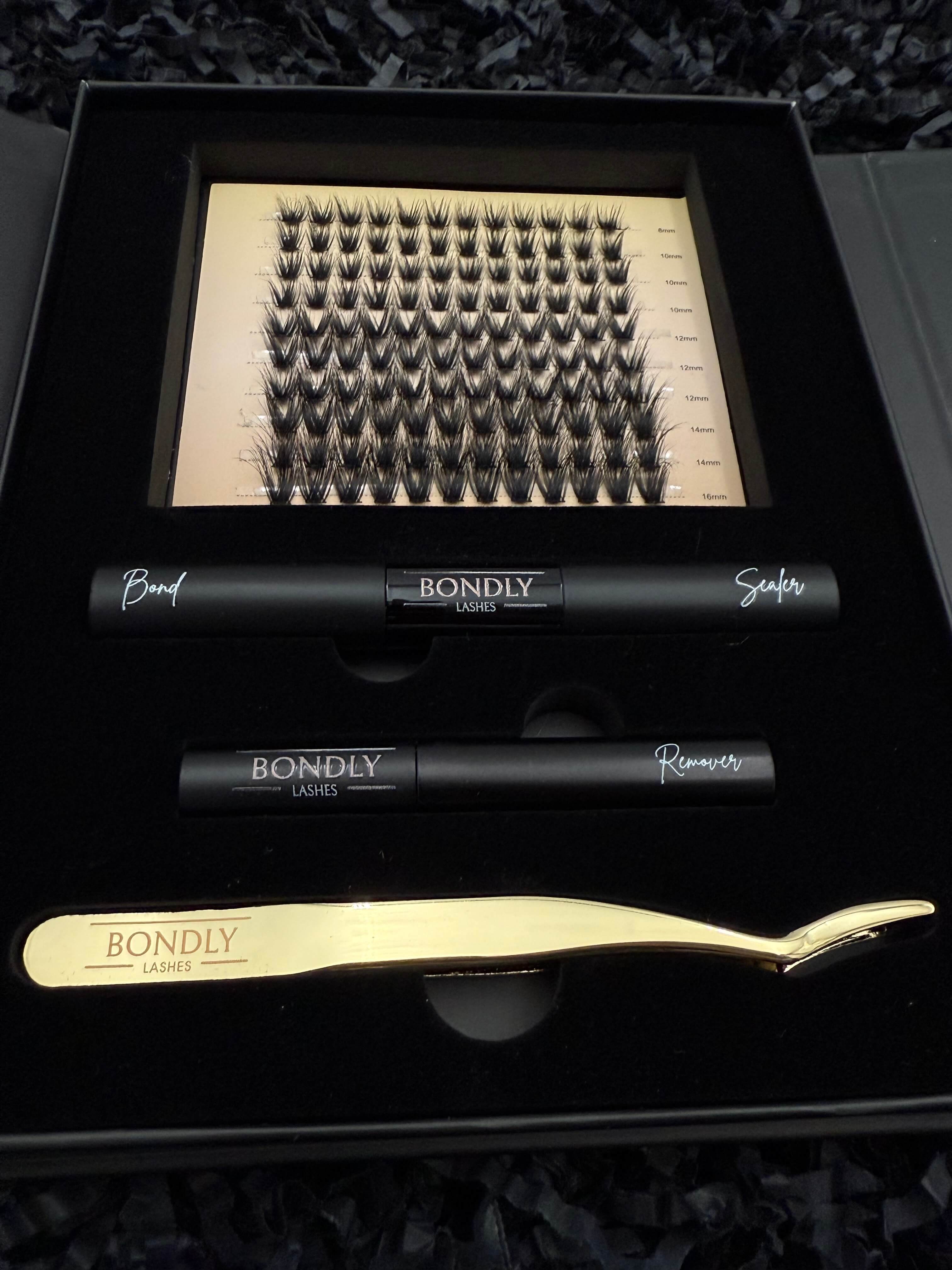 Na zdjęciu widoczny jest elegancki zestaw do aplikacji rzęs bondingowych marki Bondly Lashes.